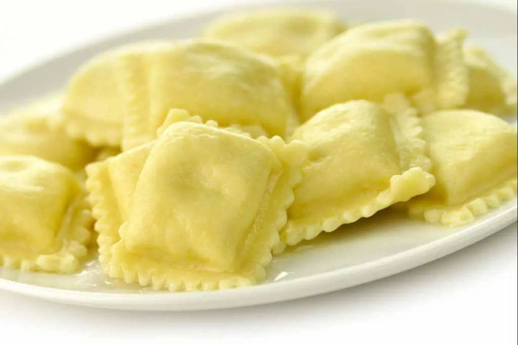 Ravioli Di Barbabietola Ai Formaggi E Tartufo Bianco