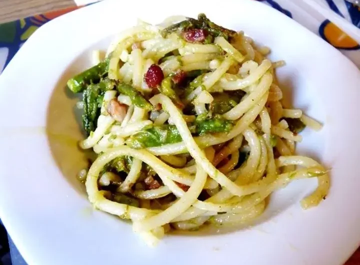 Strangozzi Agli Asparagi Selvatici E Guanciale