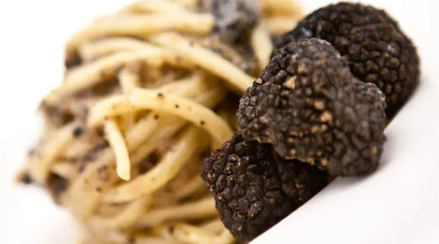 Strangozzi Con Trota E Tartufo Nero